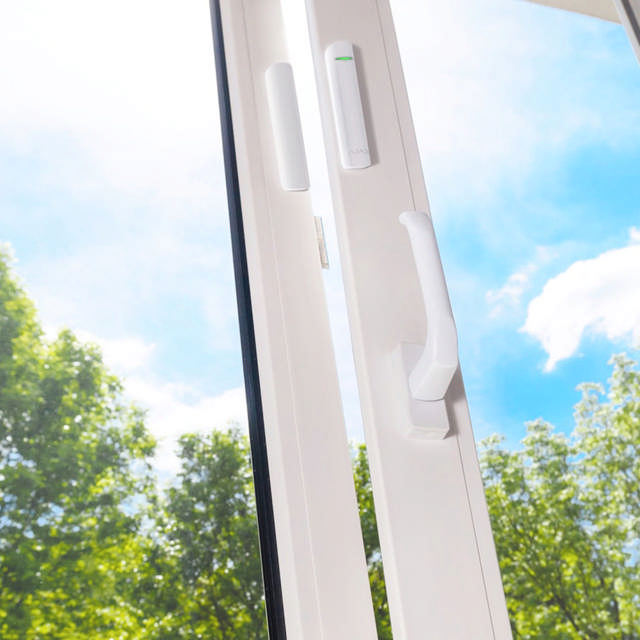 Ajax DoorProtect Plus - ARAS Line - white